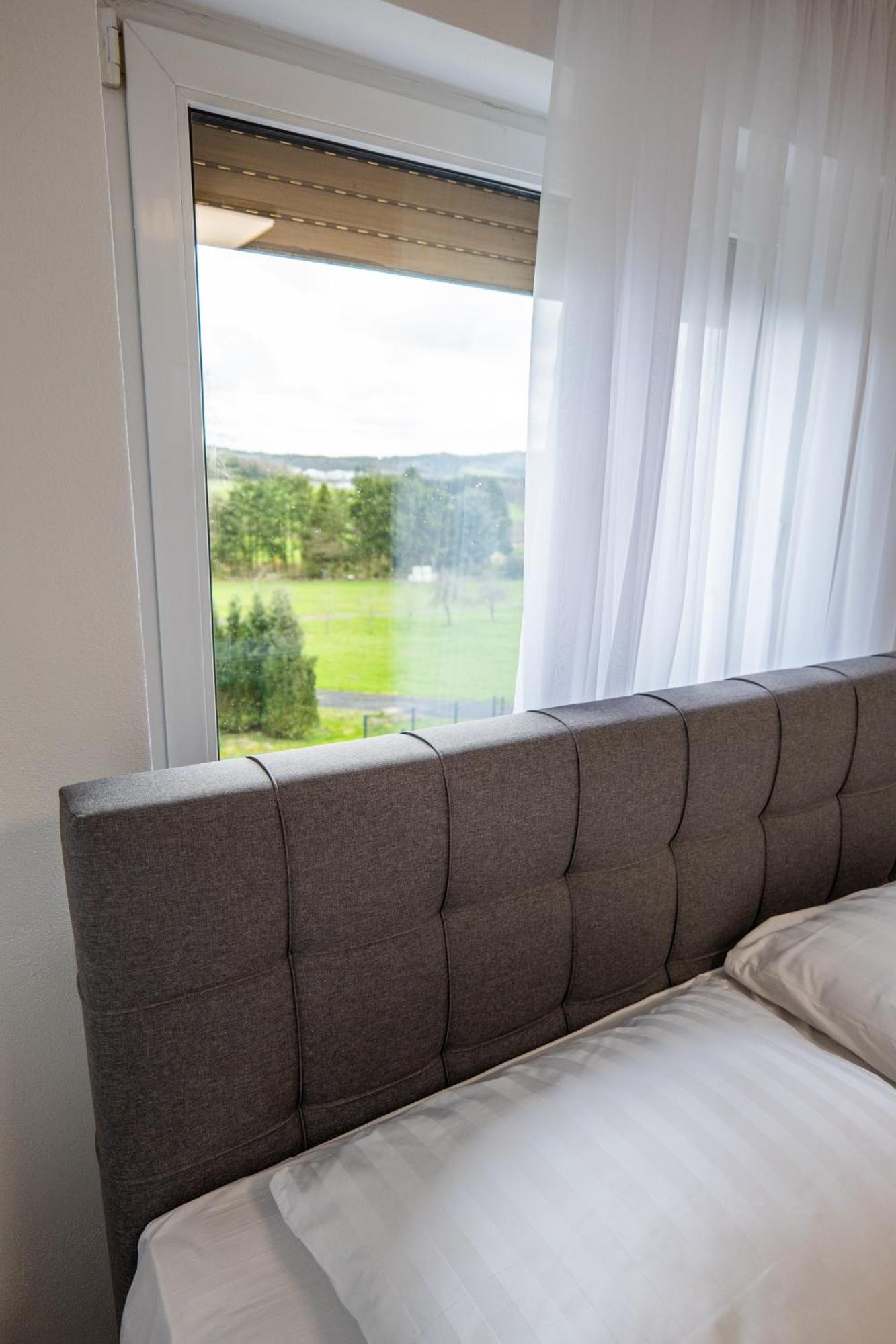Waldblick Am Ring Apartment Kelberg Exterior photo